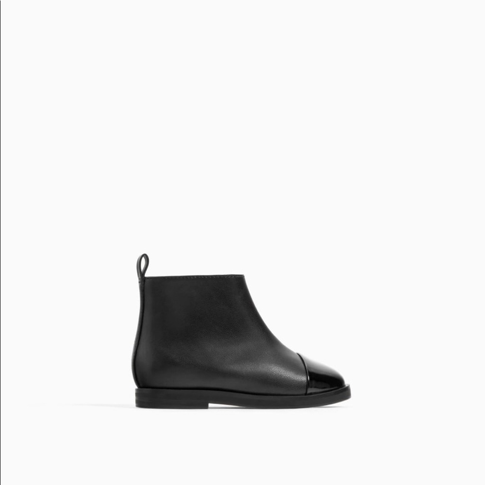 Cap toe boots